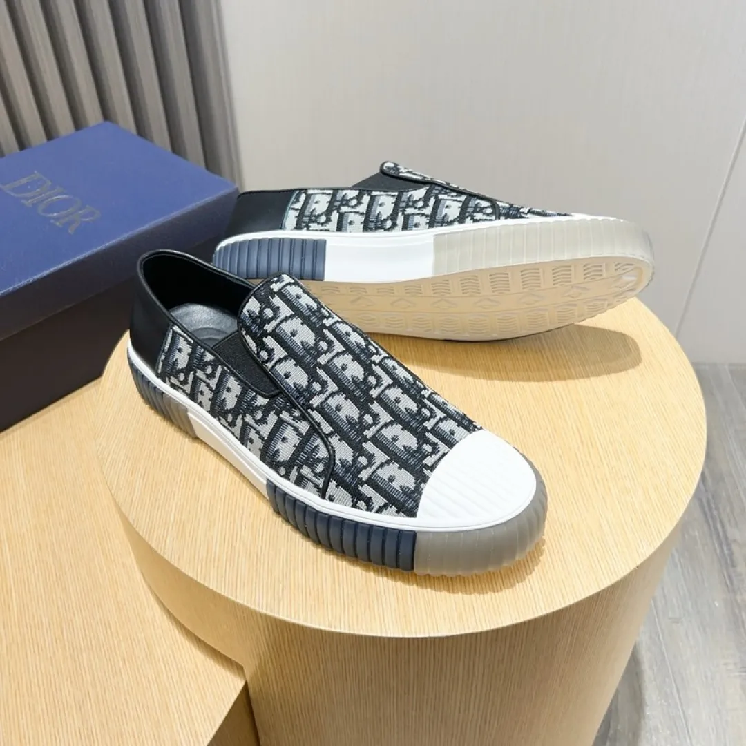 Men's men's shoes💰P400💰[DIOR] Dior's new slip-on shoes🆕Exclusive hot-selling items in stock✨Very comfortable on the feet, fine workmanship Material: Original fabric➕High-quality sheepskin lining + original wear-resistant outsole👍🏻Features: High-end and comfortable, purely handmade to create the perfect shoe that suits you best. Number of yards: 38–45